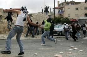 مواجهات بين فلسطينيين وقوات الاحتلال شرق رام الله